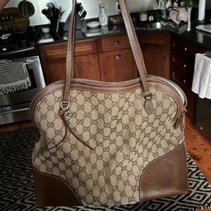AUTHENTIC Gucci shoulder bag (GG canvas with leather and gold hardware)